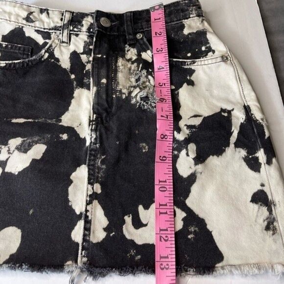 H&M Black and white bleached denim mini skirt. Size 0 - Picture 5 of 7